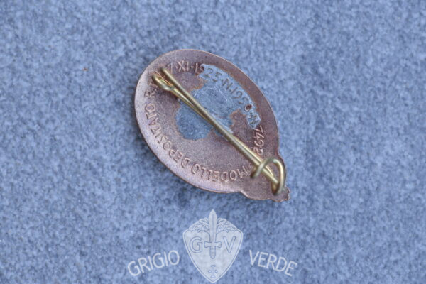 distintivo gil a spilla retro