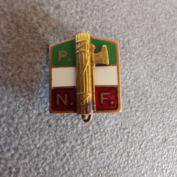 PNF distintivo iscritto al PNF fascista femminile fratelli Lorioli
