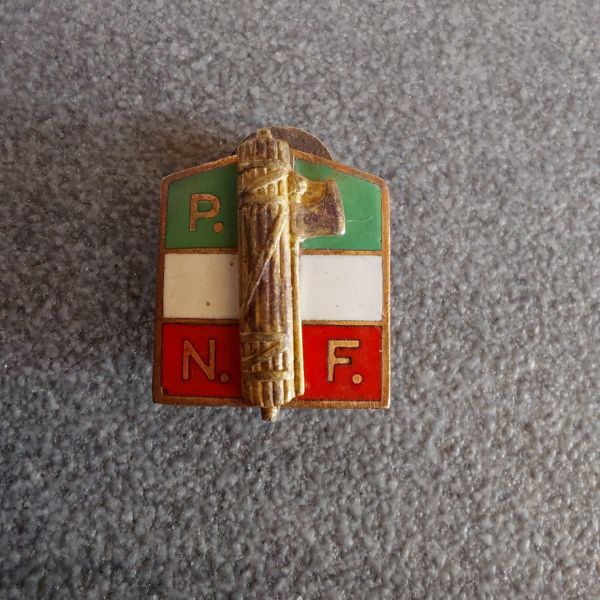 PNF distintivo iscritto al PNF fascista Gerosa