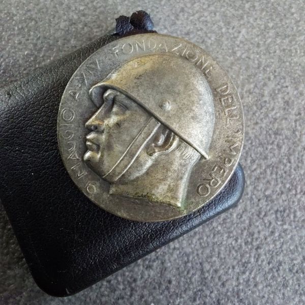 Distintivo Fascista propaganda Benito Mussolini Duce 1936 fondazione dell'impero