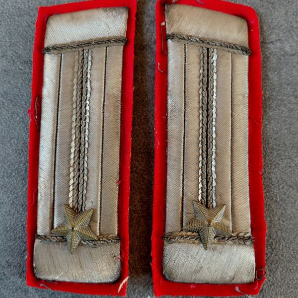 WW1 Mostrine ufficiale granatieri fianco
