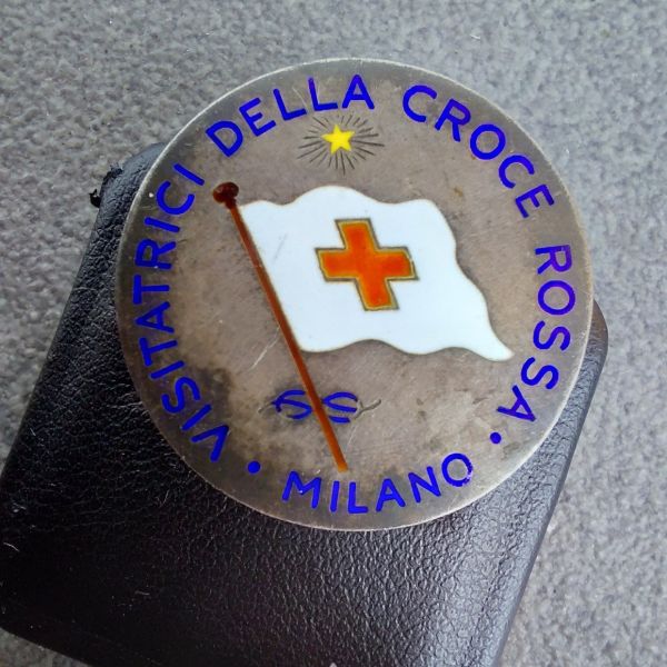 CRI Croce Rossa Italiana distintivo visitatrici della croce rossa milano